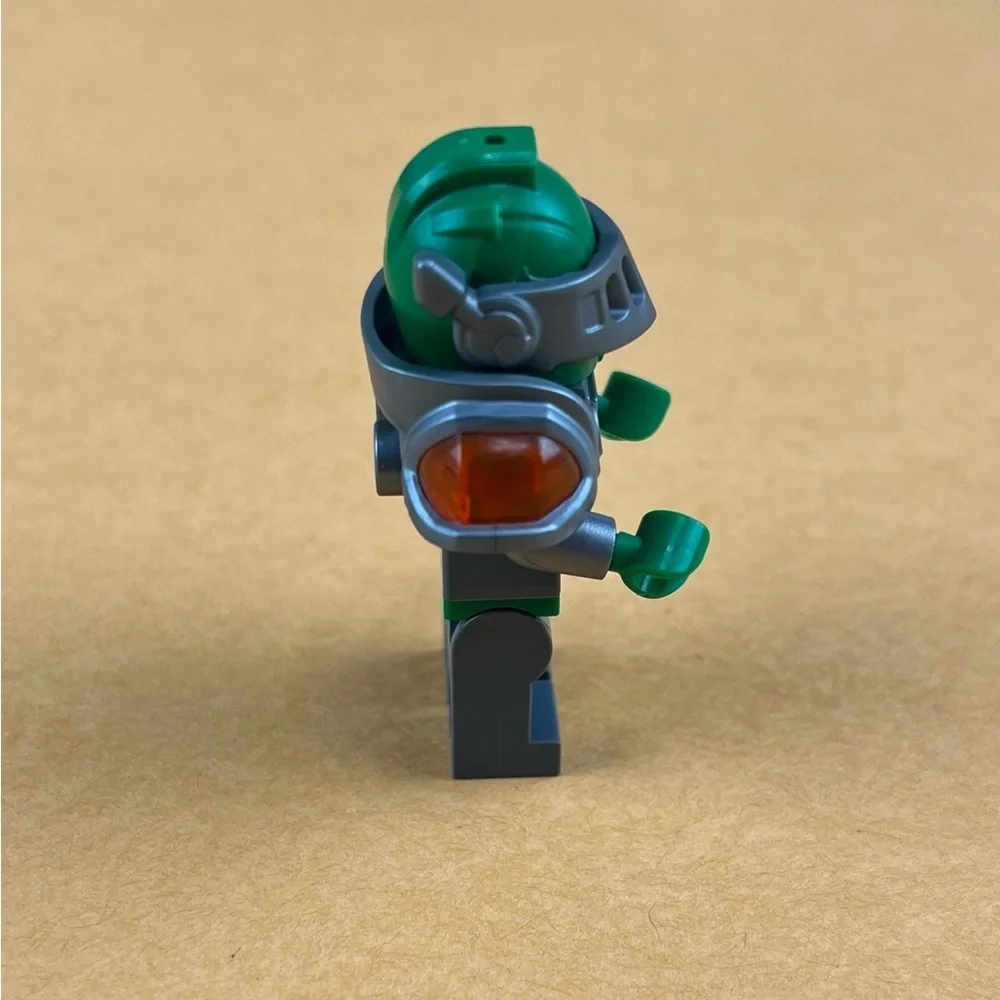 LEGO Aaron Silver Visor Minifigure 70325 Nexo Knights Castle 2
